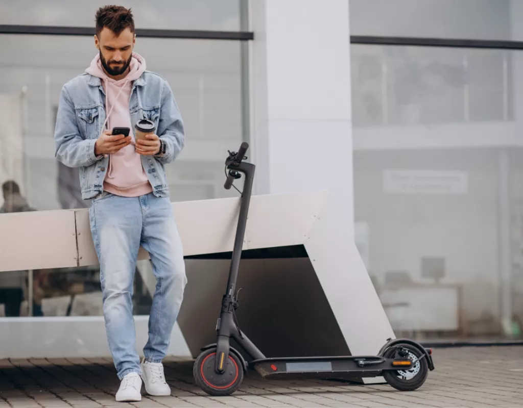 voyager en avion avec une trottinette électrique