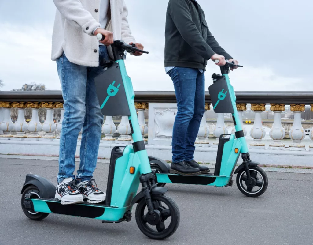 voyager en avion avec une trottinette électrique